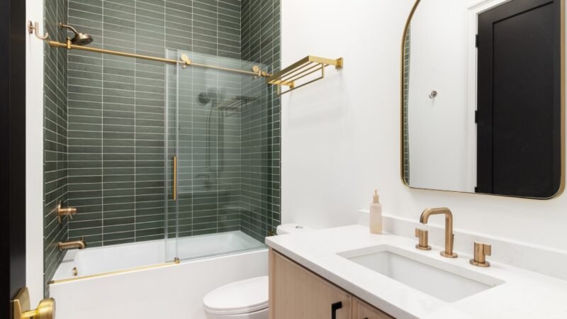Top Hardware Finishes for Your Mobile Home Bathroom