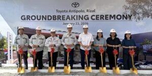 IN PHOTO (L to R): TMP Senior Vice President for Marketing Division Ryo Yokoyama, TMP Senior Vice President for Marketing Division Sherwin Chua-Lim, TMP Executive Vice President for Marketing Division Jose Maria Atienza, TMP President Masando Hashimoto, Antipolo City Mayor Hon. Casimiro "Jun" Ynares III, Toyota Antipolo, Rizal President Zellyn Lim Diaz, Toyota Antipolo, Rizal Vice Chairman Liberty Manuel, and Toyota Antipolo, Rizal Director Lesley Lim