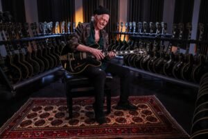 Keith Richards with the Gibson Custom 1960 ES-355 Collector’s Edition.