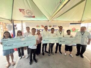 DHSUD Secretary Jose Ramon Aliling and SHFC President Federico Laxa lead the turnover of over P47 million in housing assistance to Valenzuela beneficiaries.