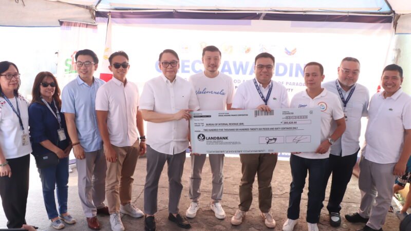 SHFC, DHSUD deliver P9 million housing aid to Valenzuela families