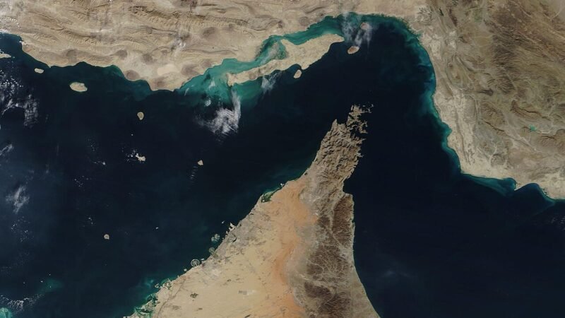 U.S. destroyers cross Strait of Hormuz amid Iranian attacks and rising tensions