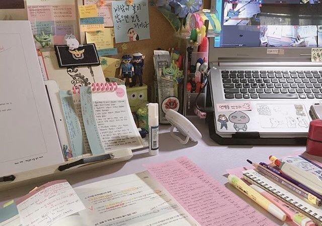 Too Many Unread Badges? How Digital Clutter Is Low-Key Draining You