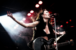 Nieve Ella joins Gibson’s Artist Spotlight program as the UK indie-rock artist prepares to release her debut album, “How Long Will It Take?”