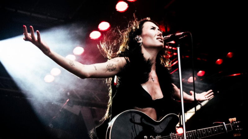 Gibson Taps Rising UK Indie-Rock Star Nieve Ella for Global Artist Spotlight